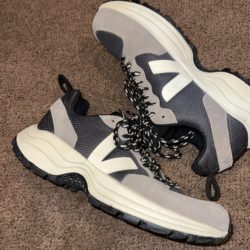 VEJA VENTURI SNEAKER size 8.5 blue gray/black women’s